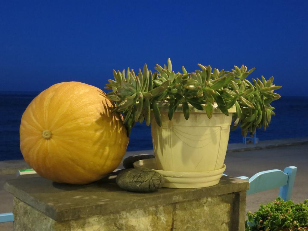 Socrates Apartmens & Restaurant Milatos Exterior photo