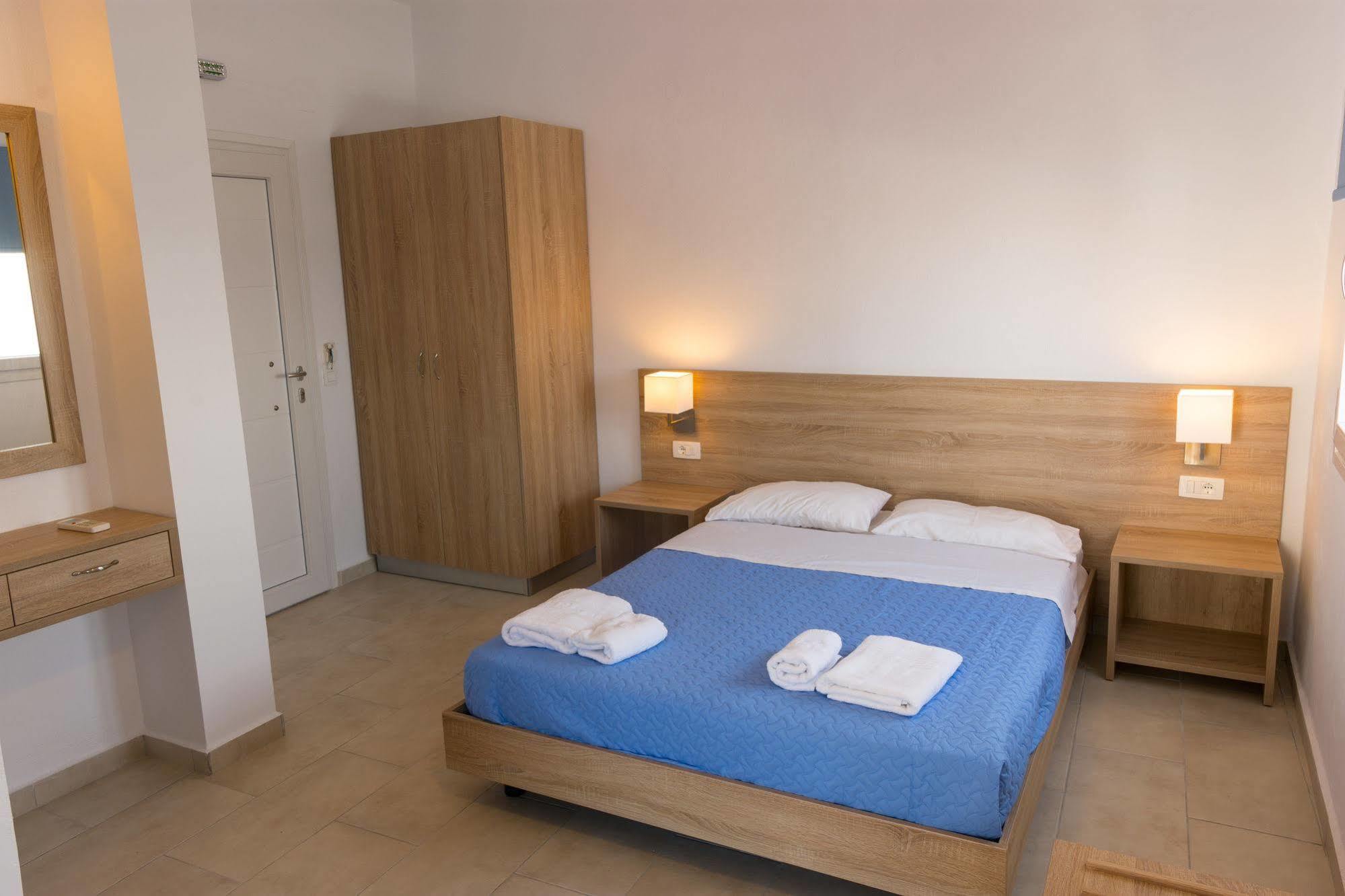 Socrates Apartmens & Restaurant Milatos Exterior photo