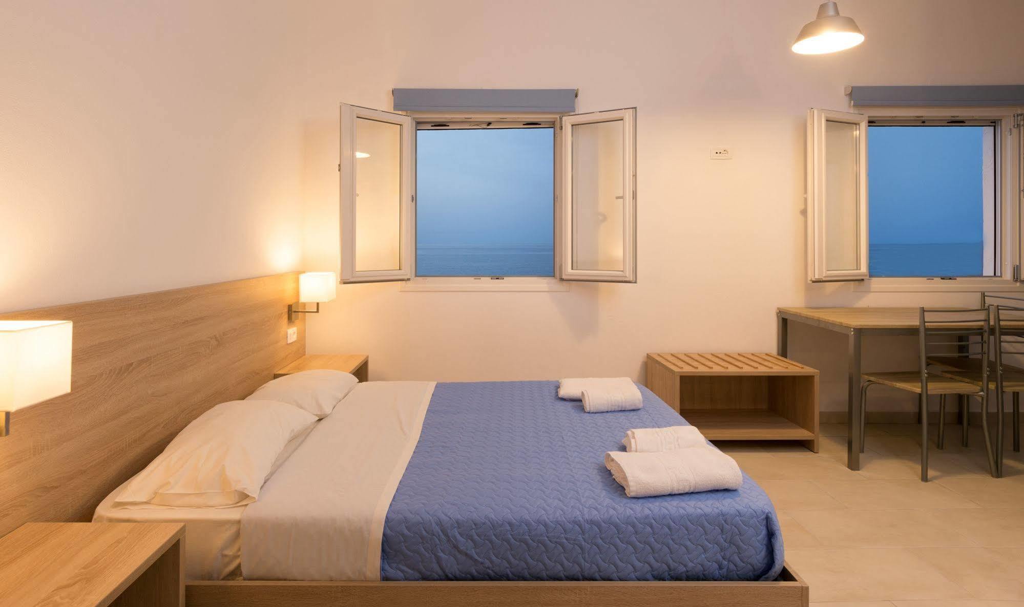 Socrates Apartmens & Restaurant Milatos Exterior photo